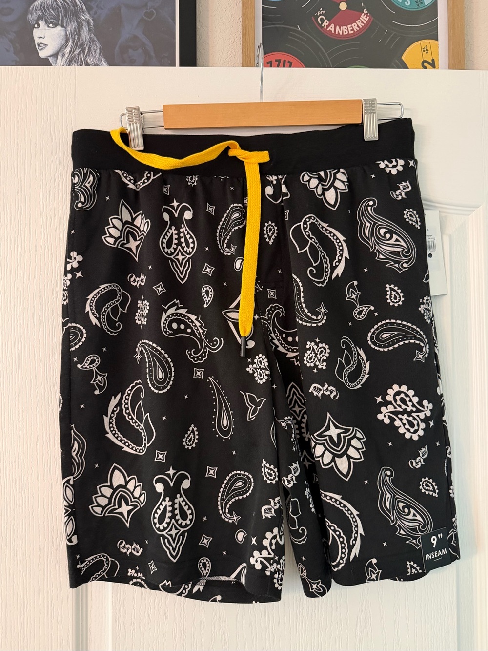 NWT Men’s Dogg Supply Black Bandana Shorts Medium